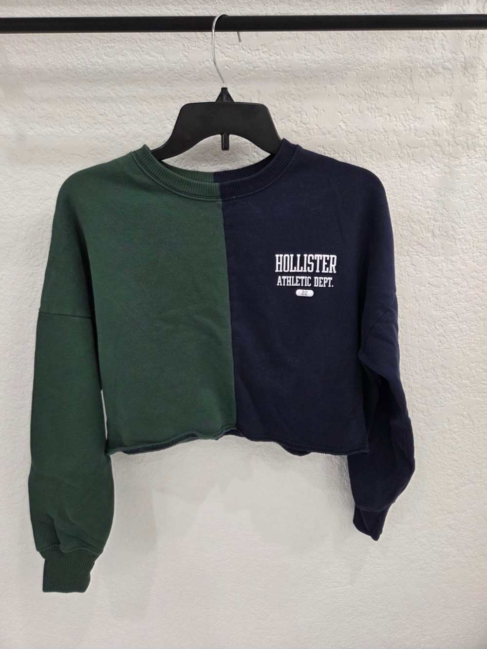 Hollister Two-Tone Cropped Crewneck Sweatshirt - Green/Navy